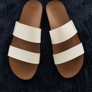 Reef White/ Tan Slides